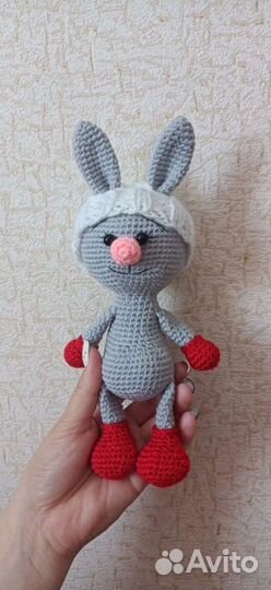 Зайчонок в шапочке ручная работа