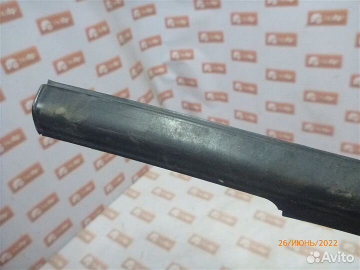 Уплотнитель стекла двери бархотка задний левый