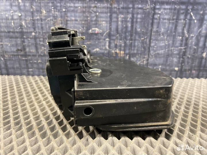 Замок двери задний правый Bmw X5 E70 N62 2007