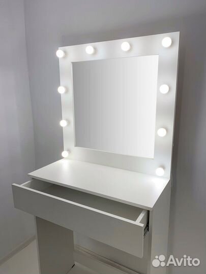 Гримерный столик с зеркалом 80/80