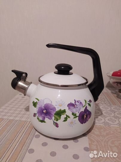 Чайник эмалированный со свистком