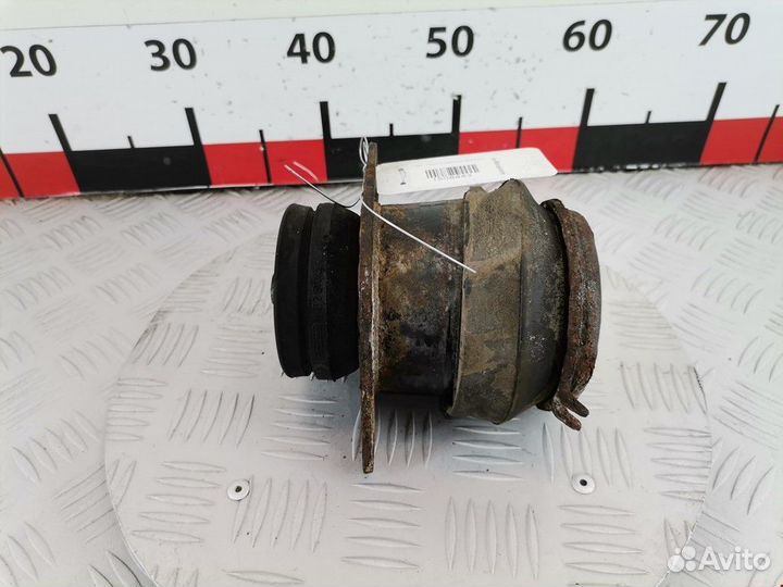 Подушка крепления двигателя Volkswagen Golf 3 1994