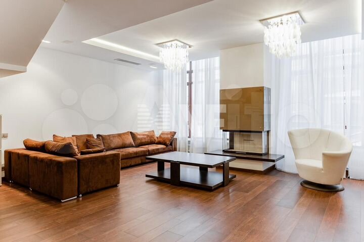 Дом 700 м² на участке 26,5 сот.