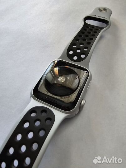 Часы apple watch se 40 mm nike