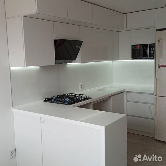 Столешницы из листового камня для кухни