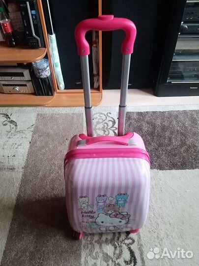 Детский чемодан на колесиках