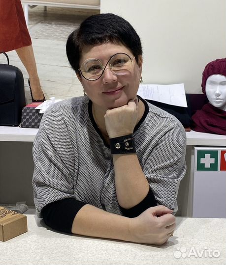 Заместитель руководителя, продавец-консультант