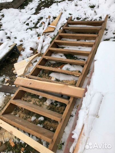 Лестница деревянная