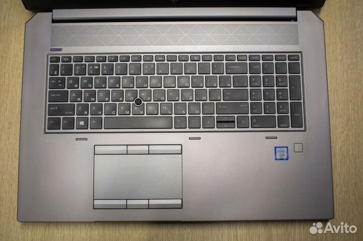 Профессиональный ноутбук HP ZBook 17 G5 4К 8gb вид