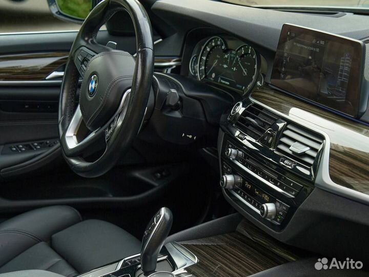 Аренда автомобиля BMW 530