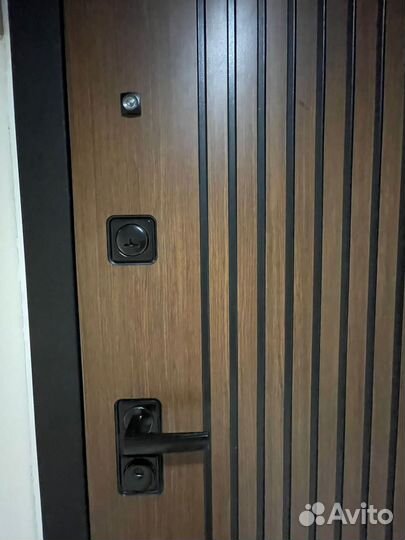 Дверь входная металлическая новая