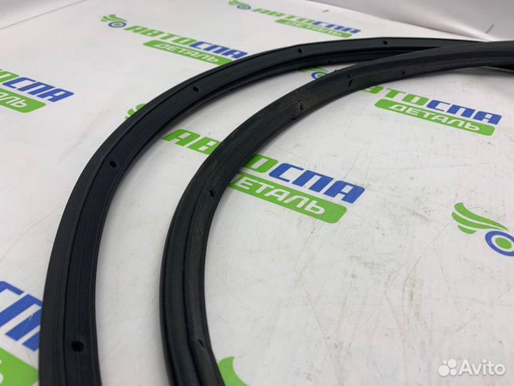 Уплотнитель двери задний правый Mazda Cx-30