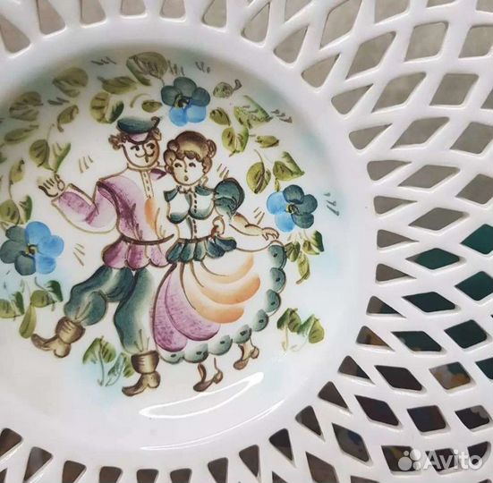 Блюдо прорезной фаянс