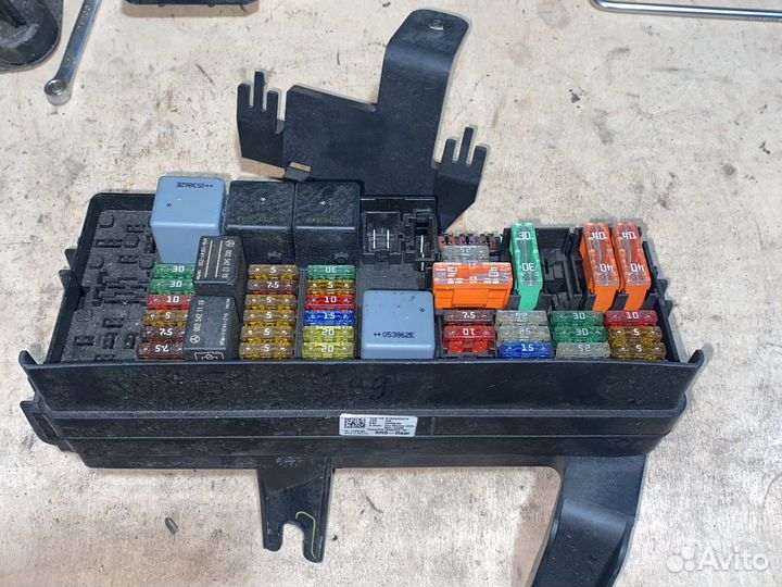 Mercedes W164 блок предохранителей задний