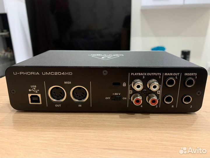 Звуковая карта Behringer u-phoria umc204hd