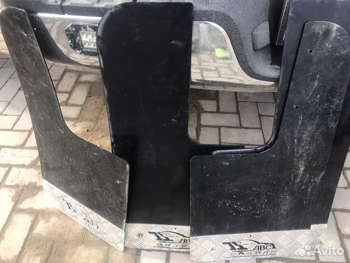 Брызговики универсальные для внедорожника