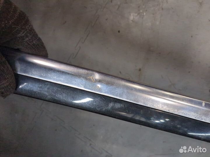 Молдинг двери левое переднее Volkswagen Phaeton