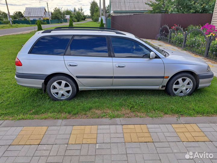 Toyota Avensis, 2002