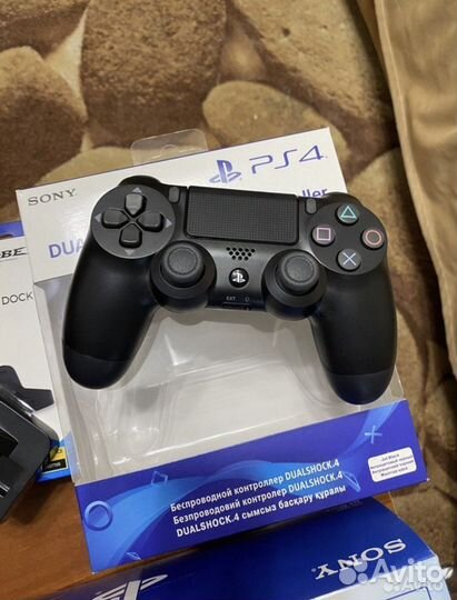 Джойстик Sony PS4 и беспроводная зарядная станция