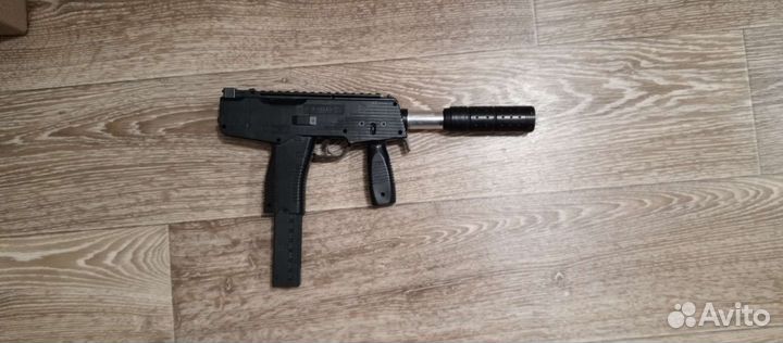 Пистолет-пулемет игрушечный