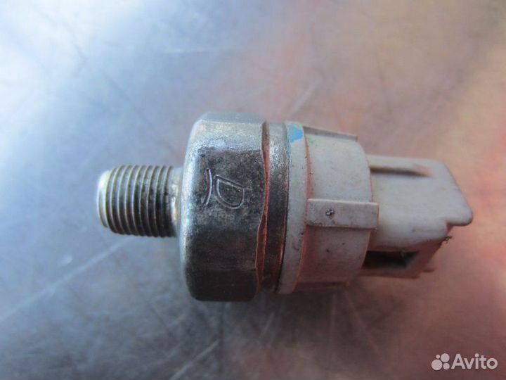Датчик давления масла Toyota Corolla E150 1ZR-FE
