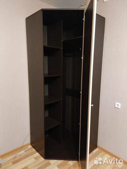 Угловой шкаф