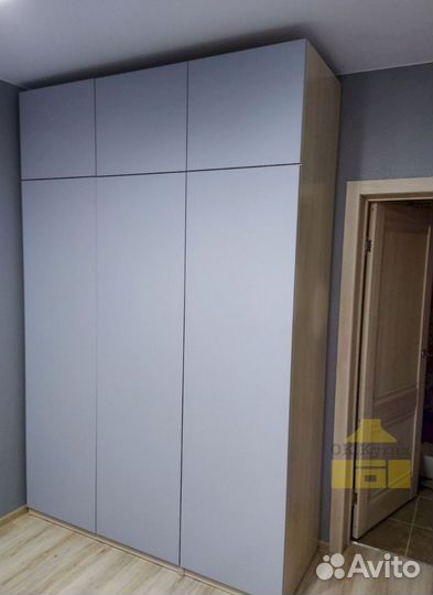 Шкаф с зеркалом