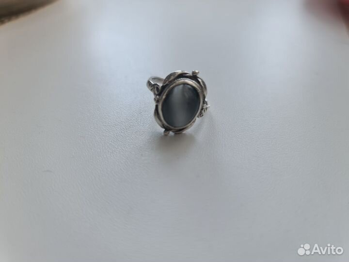 Серебряное кольцо с камнем кошачий глаз