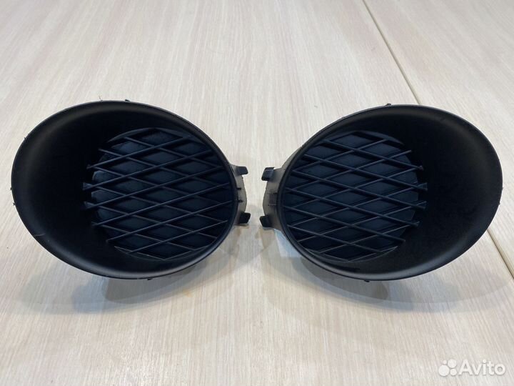 Заглушки туманных фар Nissan Expert