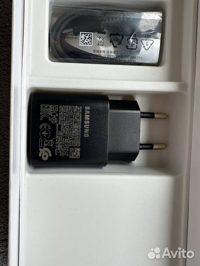 Беспроводная зарядка Samsung на 3 устройства