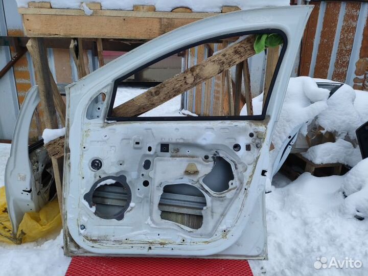 Дверь передняя правая Renault Logan 2
