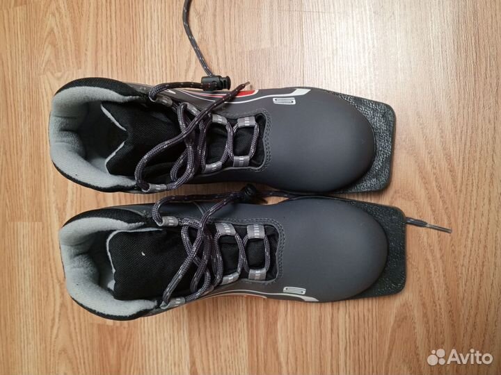 Ботинки лыжные