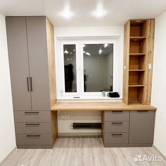 Рабочая зона у окна на зaкaз