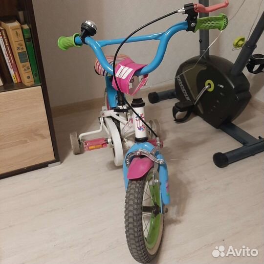 Продам велосипед четырехколесный 12 дюймов
