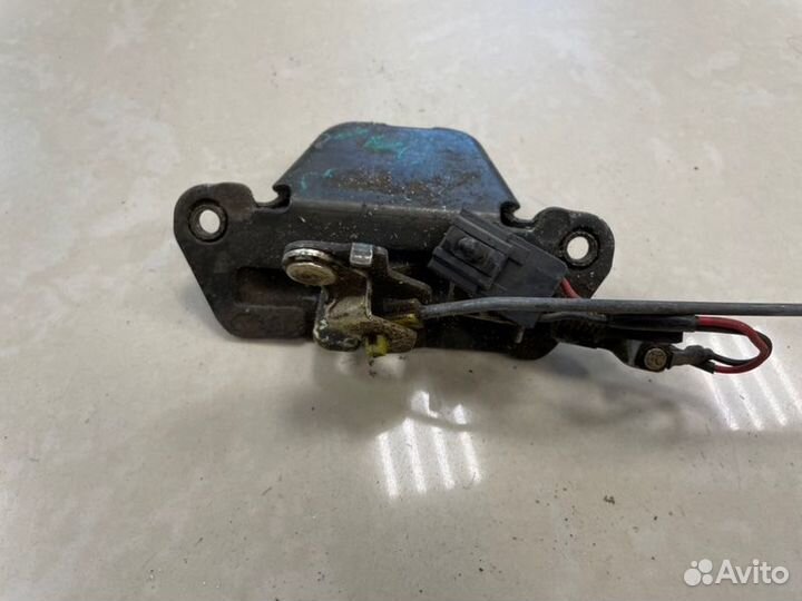 Замок крышки багажника Nissan Almera N15