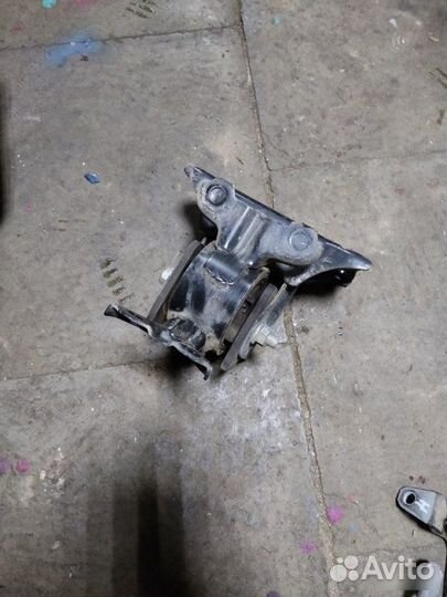 Опора двигателя левая Mitsubishi Asx