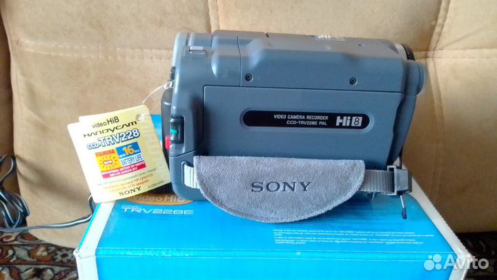 Видеокамера Sony CCD-TRV228E