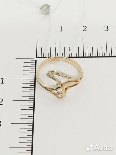 Кольцо с синтетическим камнем Золото