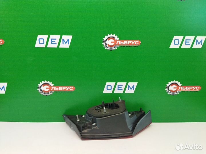 Фонарь правый внутренний Camry 8 хв70 2017