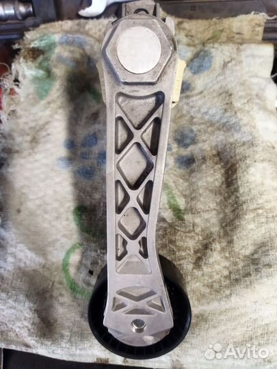 Натяжитель ремня peugeot 308