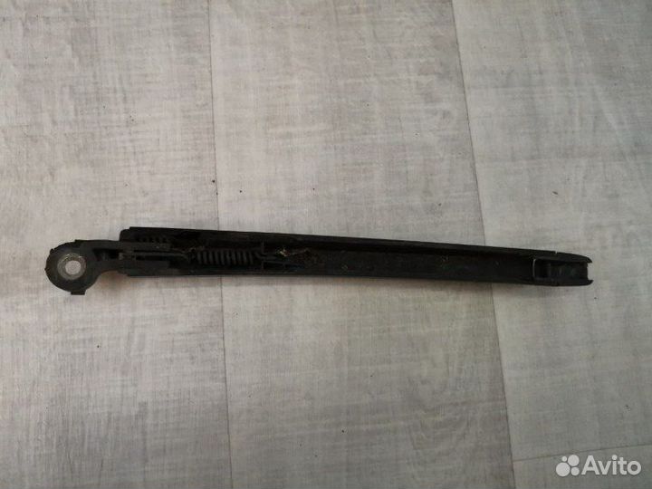 Поводок стеклоочистителя задний Skoda Octavia A5