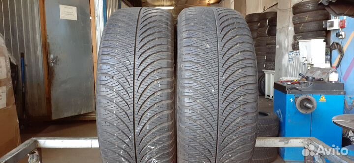 Goodyear Vector 4Seasons 215/55 R17