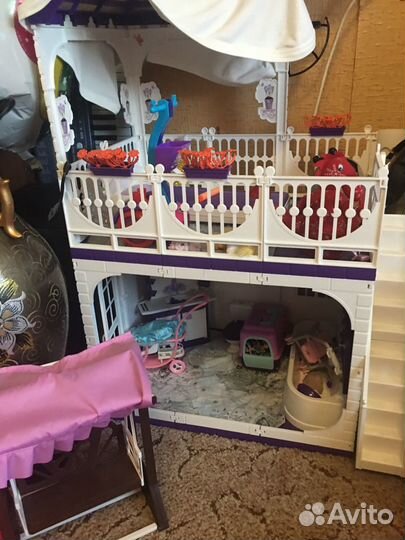 Кукольный дом с лошадью и каретой