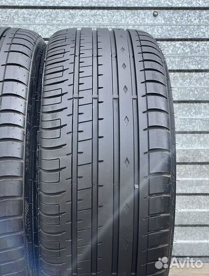 Accelera PHI-R 245/30 R21 91Y