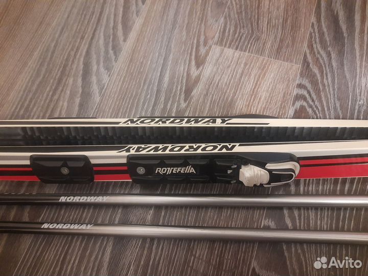 Лыжные ботинки, лыжи, палки