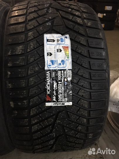 Yokohama W.Drive V905 285/35 R21 и 325/30 R21 108V