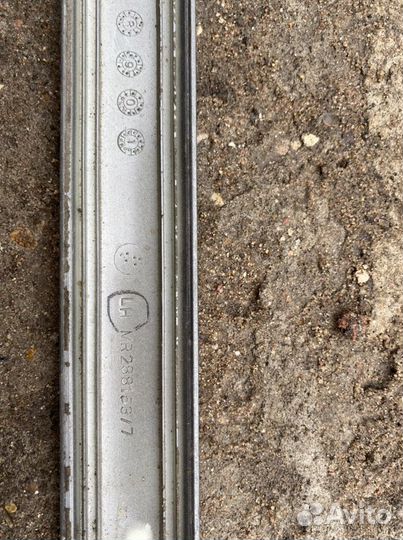 Молдинг задней левой двери Mitsubishi galant