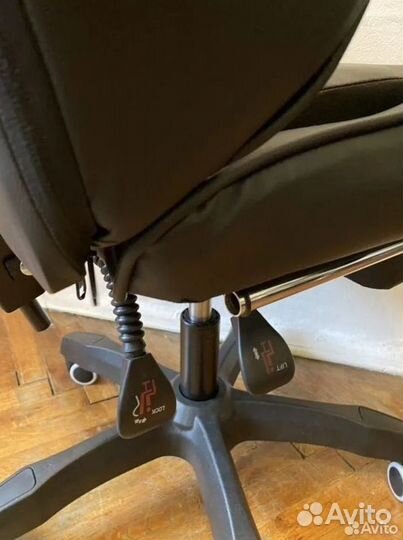 Офисное кресло (геймерское). Кресло для директора