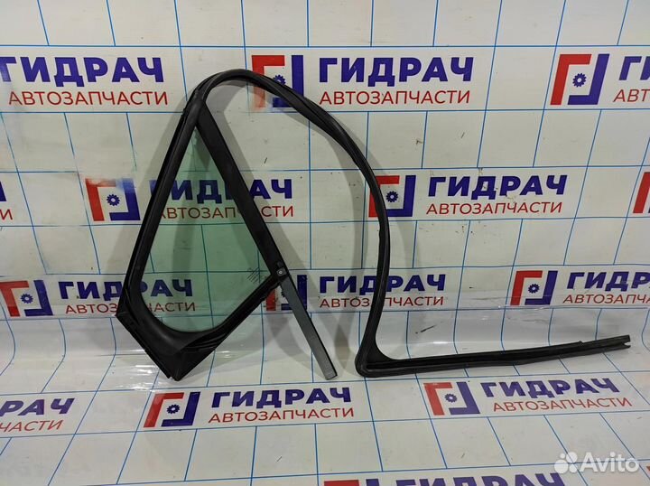 Стекло двери передней правой (форточка) Peugeot 30