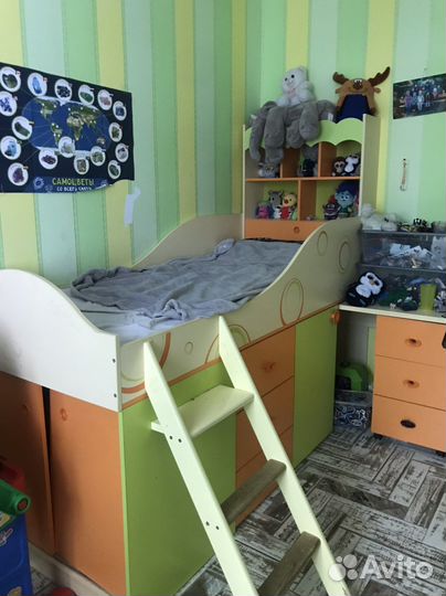 Кровать детская с матрацем и столом